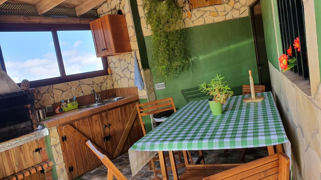 הוילה וגה דה סן מטאו Casa Cueva Paquito מראה חיצוני תמונה